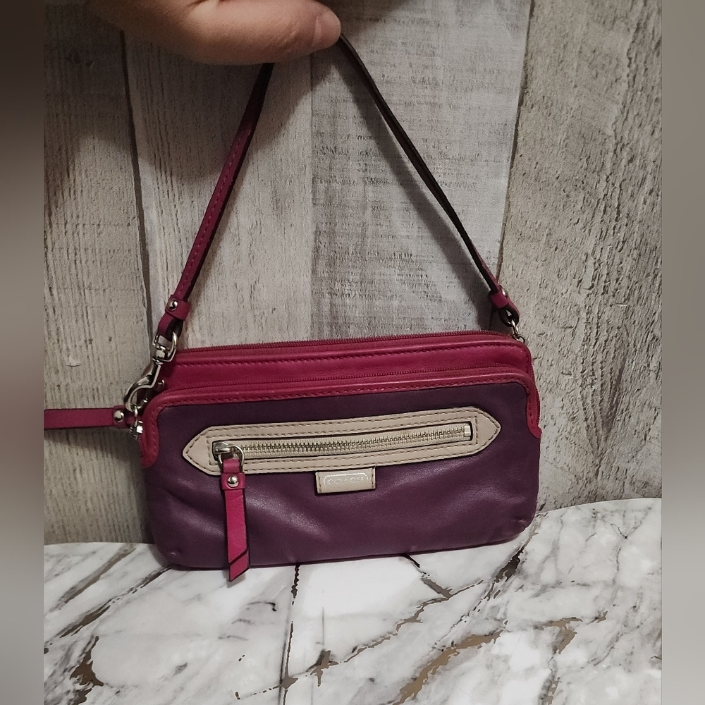 🌷Vintage Coach Daisy Leather Double Wallet / Wrislet in Magenta and Purple🌷 - Picture 3 of 15